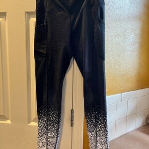 Pro Player Black and White Leggings with Speckled Pattern and Fitted Design